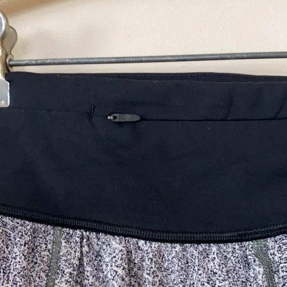 Lululemon Hotty Hot Short (Naked 4”) - Picture 8 of 8